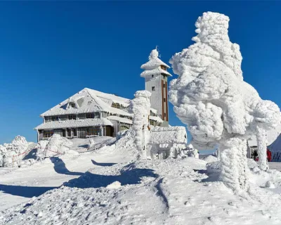 Beschneite Piste am Nassfeld im Detail